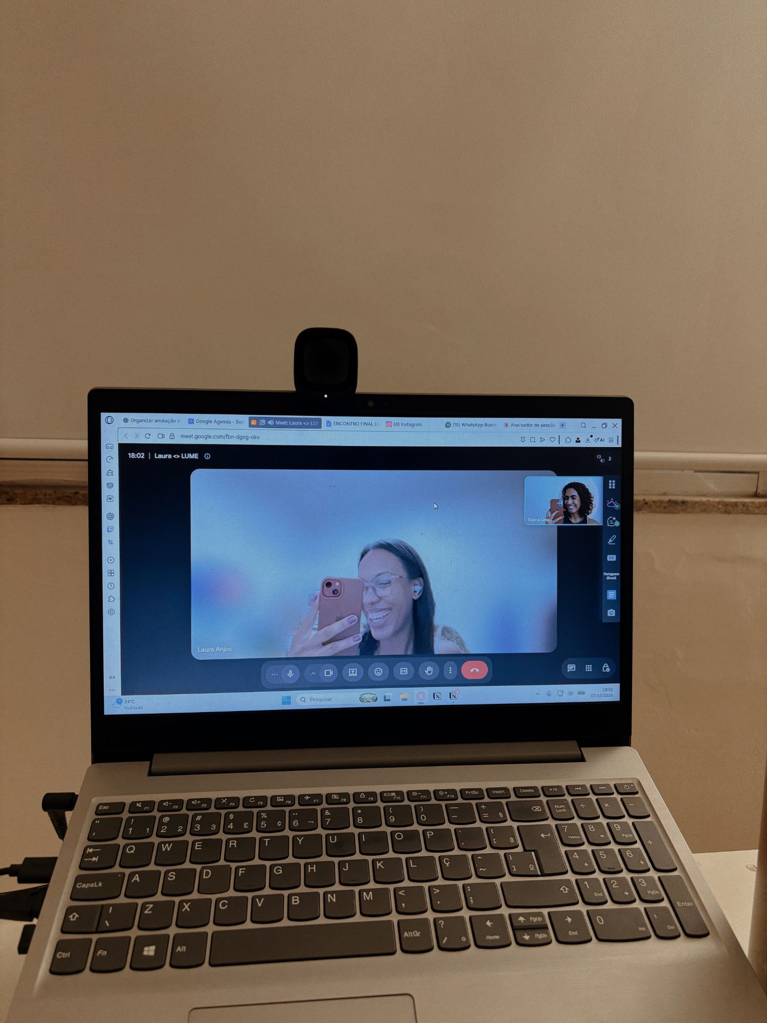 Encontro ao vivo por videochamada entre Ray Lino e mentorada